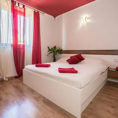 Andre Pore - Two Bedroom With Terrace And Pool Andre * Nova Vas (Porec)