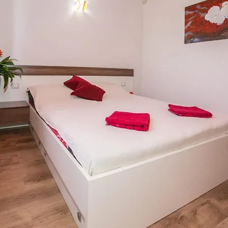 Andre Pore - Two Bedroom With Terrace And Pool Andre Apartment *