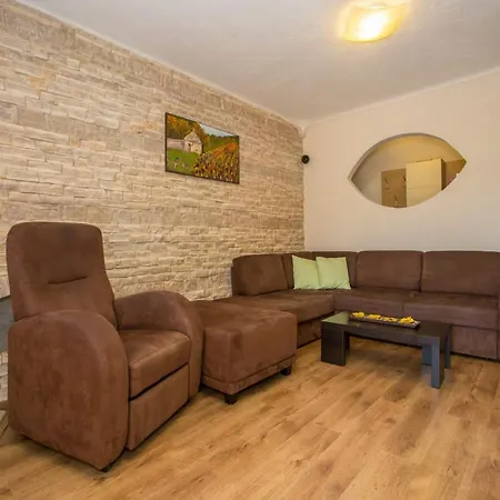 Apartment Andre Pore - Two Bedroom With Terrace And Pool Andre